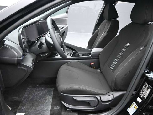 Certified 2025 Hyundai Elantra SEL FWD image 15