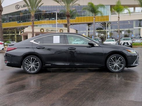 Used 2022 Lexus ES 300h w/ Premium Package image 4