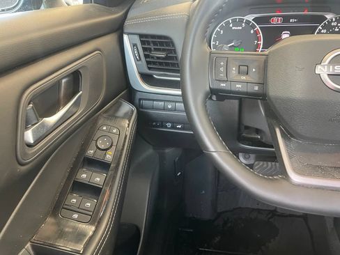 Certified 2026 Nissan Rogue SV FWD image 11