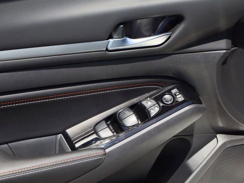 Used 2023 Nissan Altima 2.5 SR w/ SR Premium Package image 18