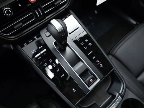 Certified 2026 Porsche Macan image 28