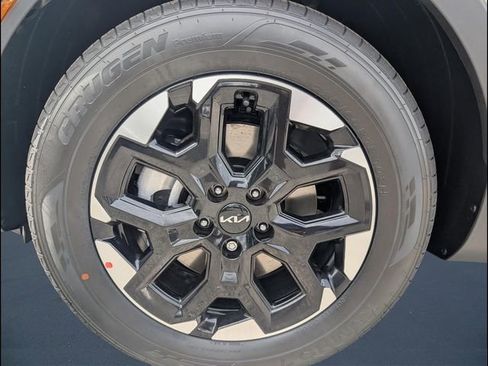 Used 2020 Toyota Highlander XLE image 20