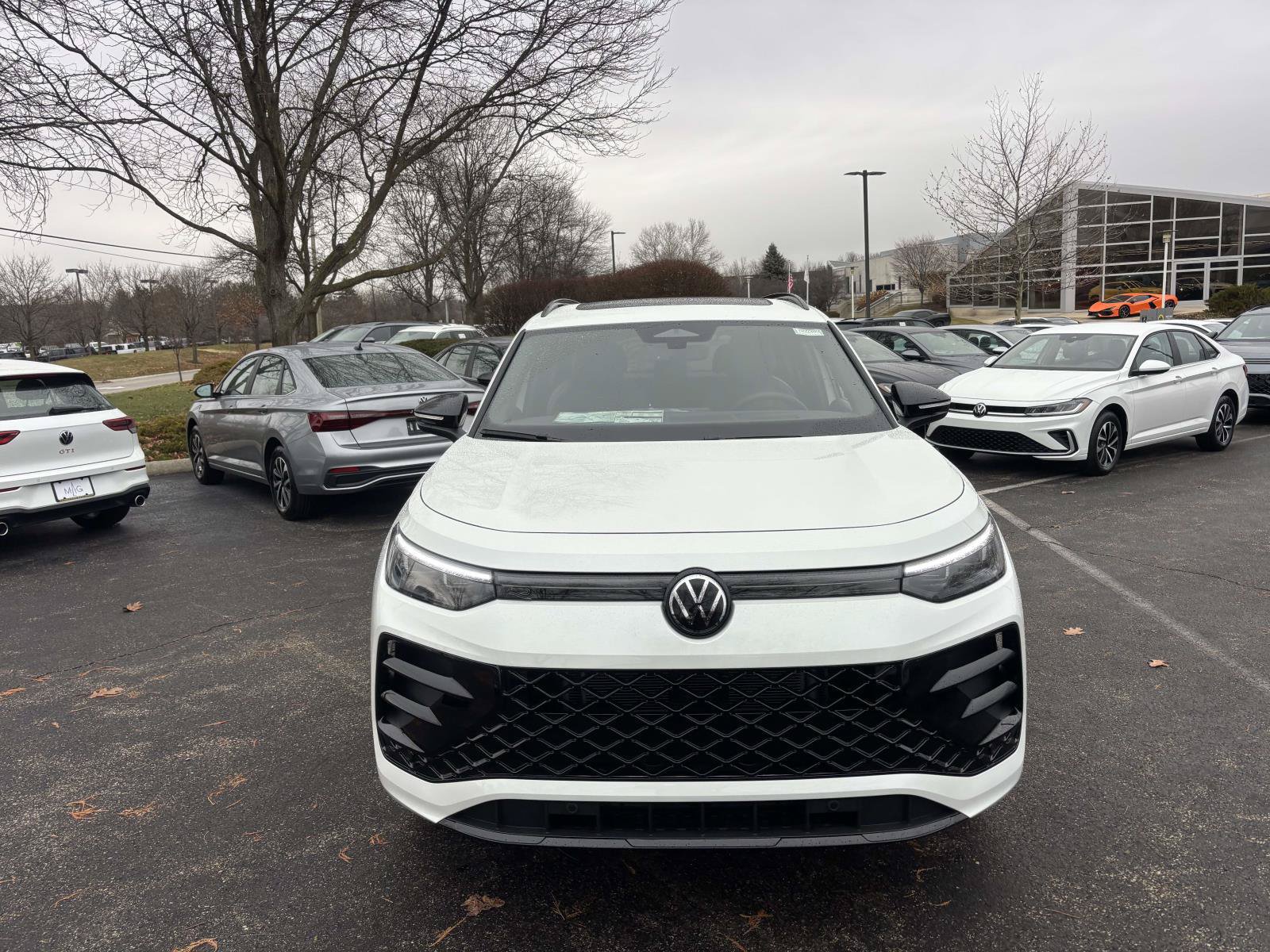 New 2026 Volkswagen Tiguan SE R-Line AWD/4WD image 2