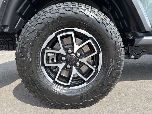 New 2025 Jeep Gladiator Rubicon image 12