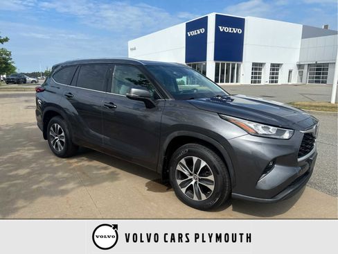 Used 2020 Toyota Highlander XLE AWD/4WD image 1