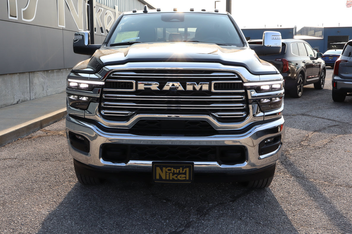 Used 2025 RAM 2500 Laramie AWD/4WD image 2