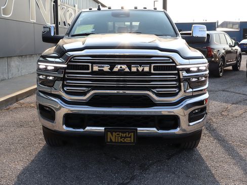 Used 2025 RAM 2500 Laramie AWD/4WD image 2