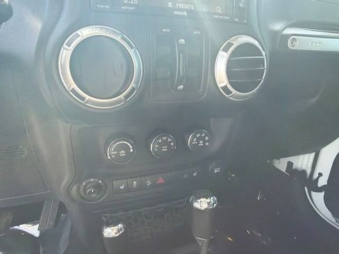 Used 2016 Jeep Wrangler Unlimited Sahara w/ Connectivity Group AWD/4WD image 26