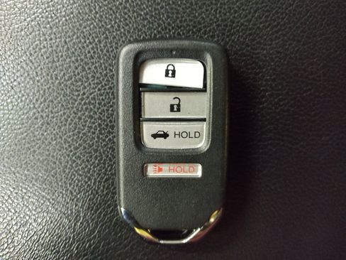 Used 2018 Honda Accord Sport image 32