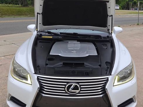Used 2013 Lexus LS 460 w/ Comfort Pkg RWD image 8