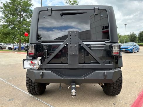 Used 2013 Jeep Wrangler Unlimited Sahara AWD/4WD image 7