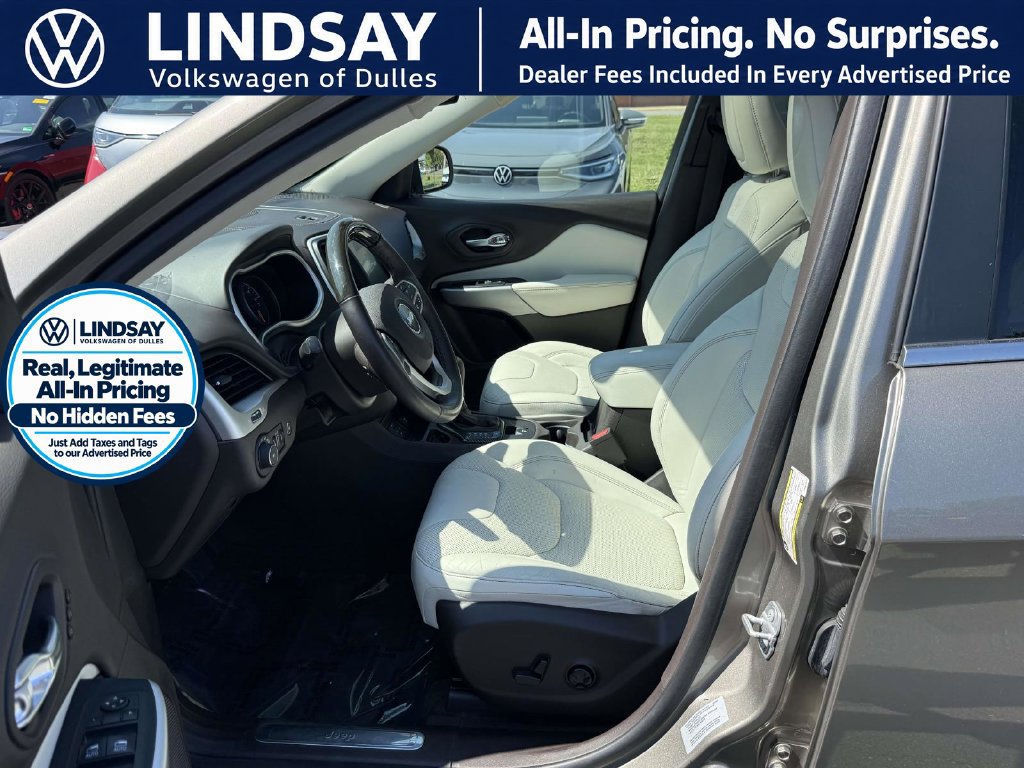 Used 2017 Jeep Cherokee Overland w/ Technology Group FWD image 10