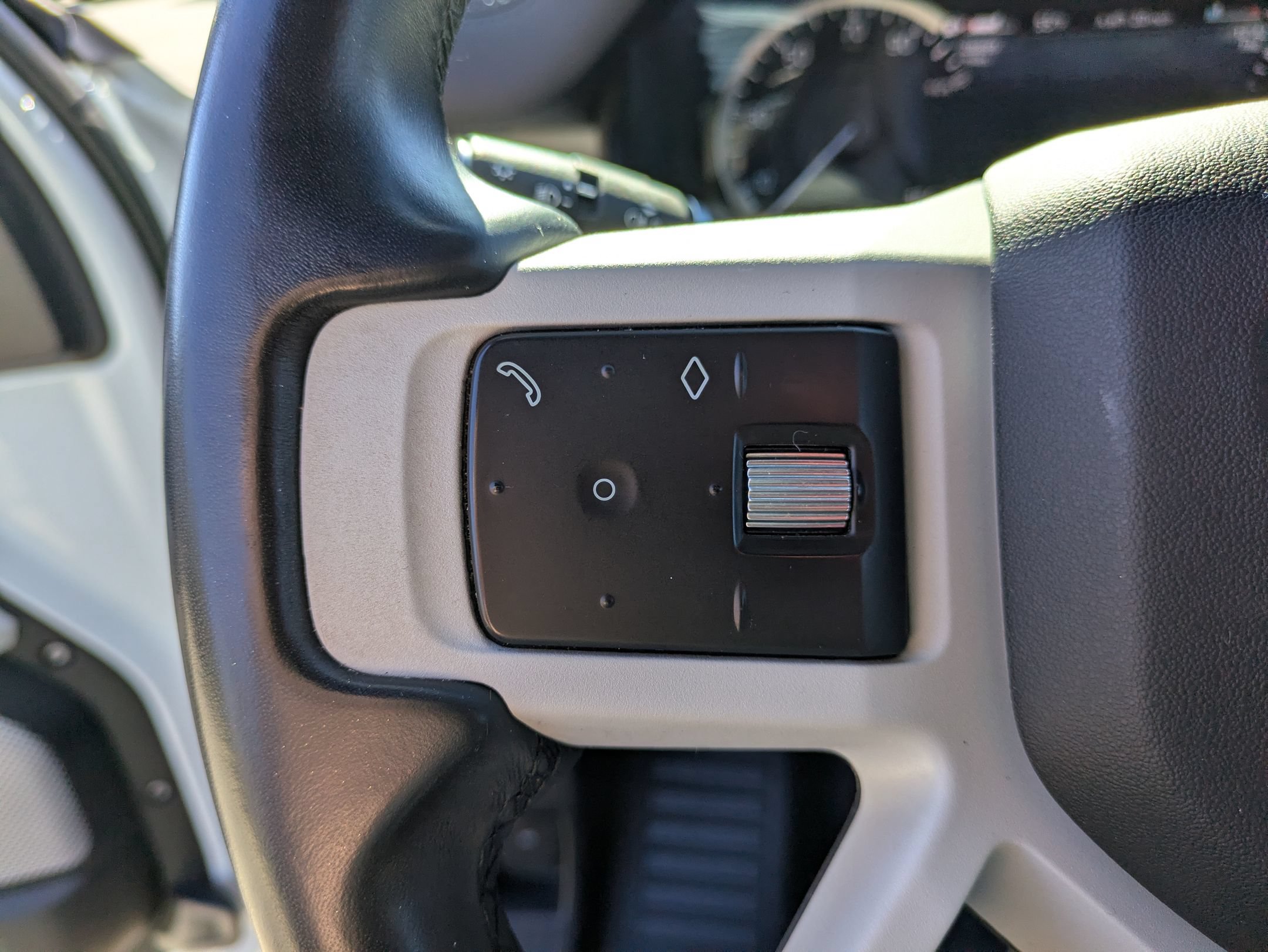 Used 2023 Land Rover Defender 130 X-Dynamic SE AWD/4WD image 18