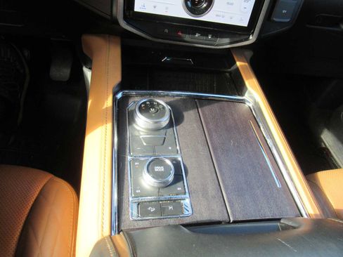 Used 2022 Ford Expedition Platinum AWD/4WD image 25