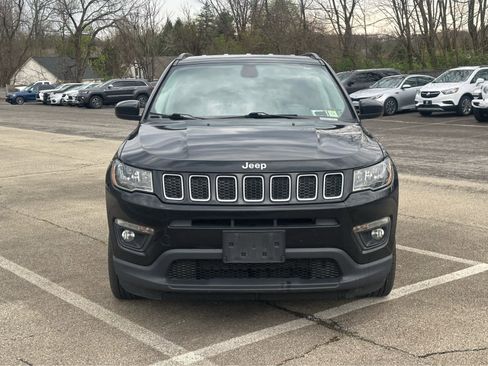 Used 2019 Jeep Compass Latitude w/ Cold Weather Group image 2