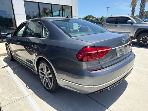 Used 2016 Volkswagen Passat 1.8T R-Line w/ R-Line Lighting Package FWD image 4