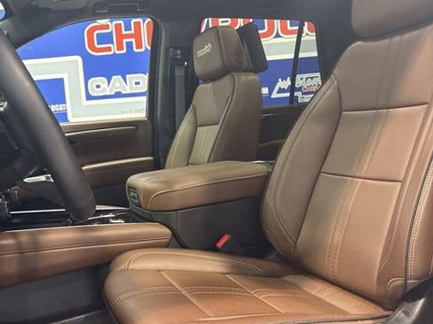 Used 2025 Chevrolet Tahoe High Country AWD/4WD image 10