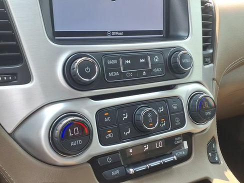 Used 2020 GMC Yukon XL SLT w/ Premium Edition AWD/4WD image 13