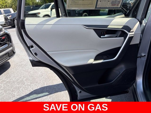 Used 2025 Toyota RAV4 XLE AWD/4WD image 13