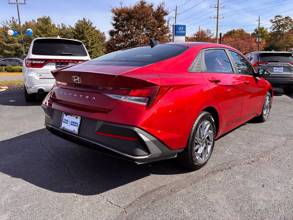 Used 2024 Hyundai Elantra SEL FWD image 7