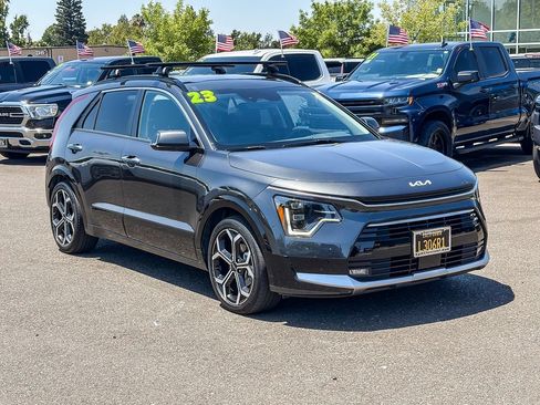Used 2023 Kia Niro SX Touring FWD image 5
