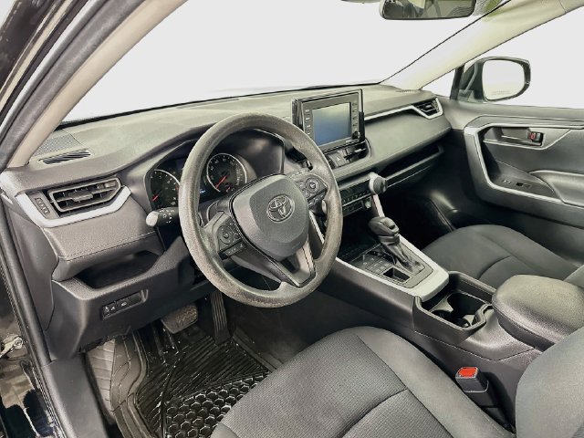 Used 2021 Toyota RAV4 LE AWD/4WD image 10