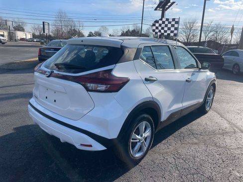 Used 2021 Nissan Kicks S image 4