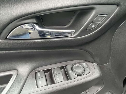 Certified 2018 Chevrolet Equinox Premier image 18