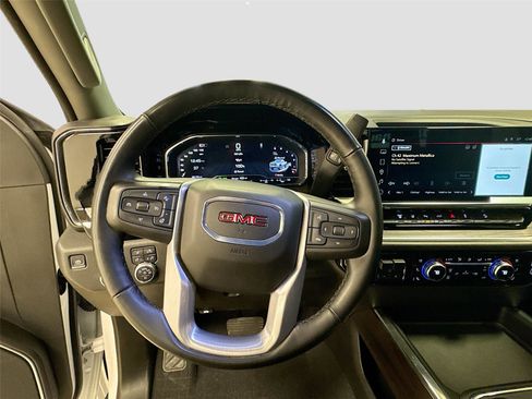 Used 2024 GMC Sierra 2500 SLT w/ SLT Premium Package image 11