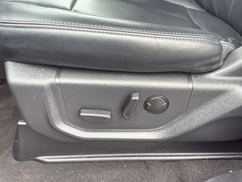 Used 2024 Ford Expedition XLT image 5