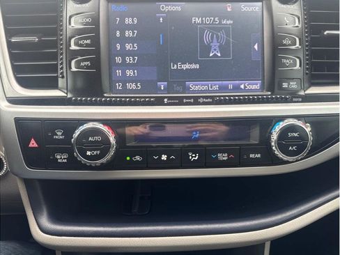 Used 2016 Toyota Highlander XLE FWD image 21