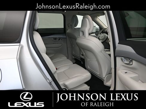 Used 2021 Volvo XC90 T5 Momentum w/ Climate Package image 10