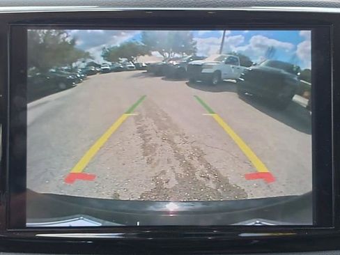 Certified 2024 Chrysler Pacifica Touring-L image 28