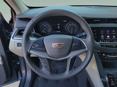 Used 2021 Cadillac XT5 Premium Luxury image 14