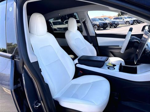 Used 2021 Tesla Model Y Long Range AWD/4WD image 29