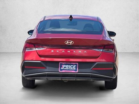 Used 2024 Hyundai Elantra SEL FWD image 6