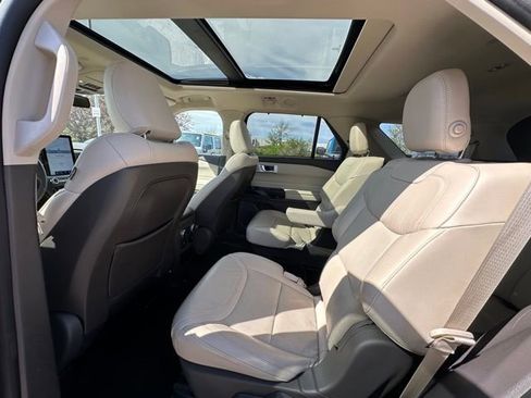 Used 2020 Ford Explorer Platinum w/ Premium Technology Package AWD/4WD image 23