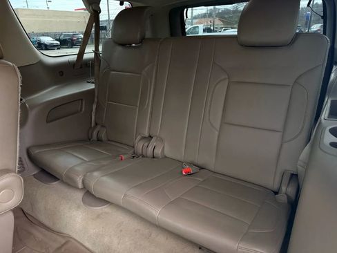 Used 2015 Chevrolet Suburban LT RWD image 13