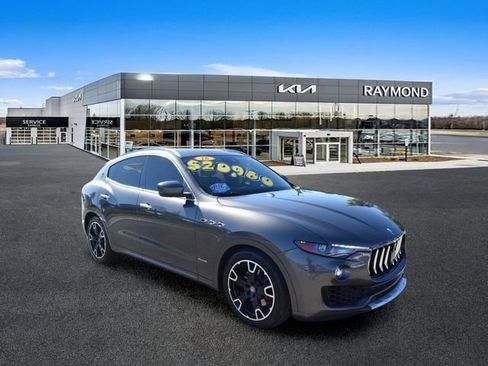 Used 2018 Maserati Levante GranLusso AWD/4WD image 10