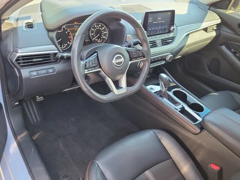 Used 2024 Nissan Altima 2.5 SR FWD image 17