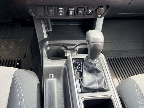 Certified 2022 Toyota Tacoma TRD Sport AWD/4WD image 7