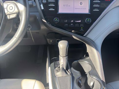 Used 2018 Toyota Camry SE FWD image 14