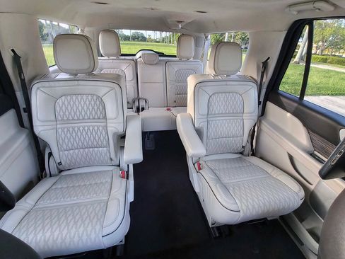 Used 2020 Lincoln Navigator L Black Label AWD/4WD image 17