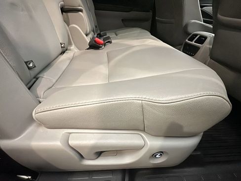 Used 2017 Honda Pilot Touring image 16