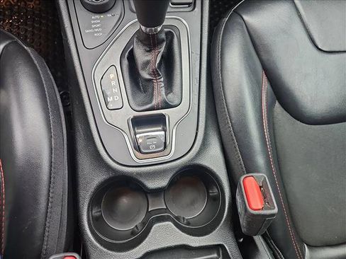 Used 2020 Jeep Cherokee Trailhawk w/ Cold Weather Group image 17