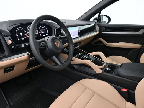 Certified 2026 Porsche Cayenne AWD/4WD image 4