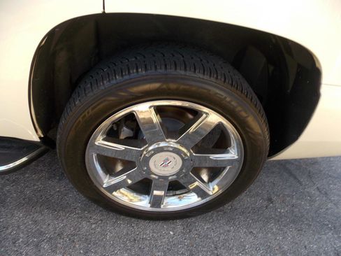 Used 2007 Cadillac Escalade 2WD w/ Information Package image 27