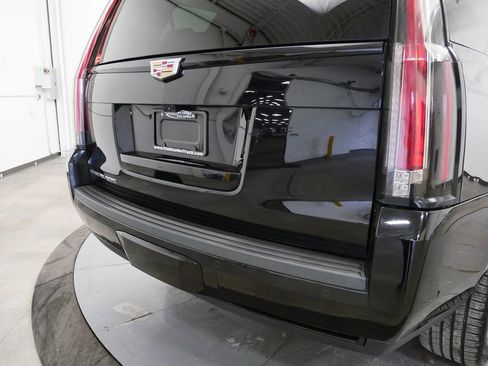 Used 2019 Cadillac Escalade Luxury w/ Escalade Sport Edition image 9