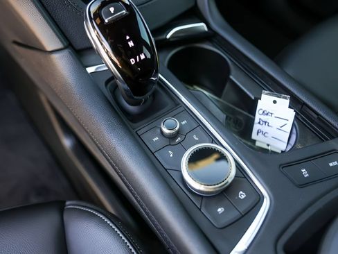 Used 2025 Cadillac XT6 Luxury FWD image 20