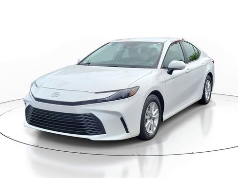 Used 2026 Toyota Camry LE w/ Convenience Package FWD image 4